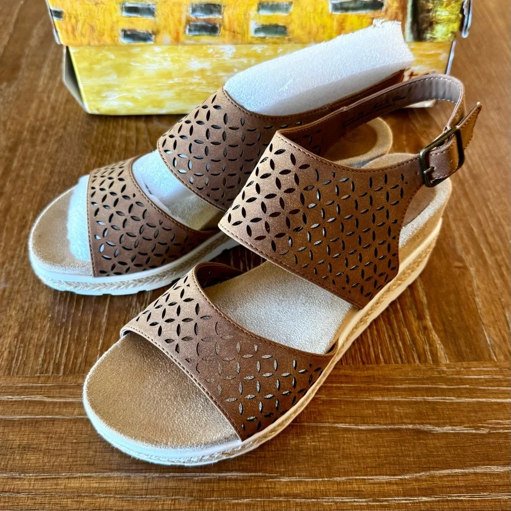 NWT NARROW tan Bella Vita Inaya wedge sandals 8N - Picture 4 of 14